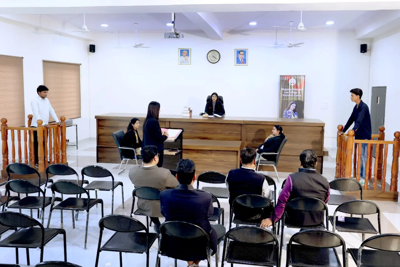 How To Balance Moot Courts, Internships, & Academics In Law College